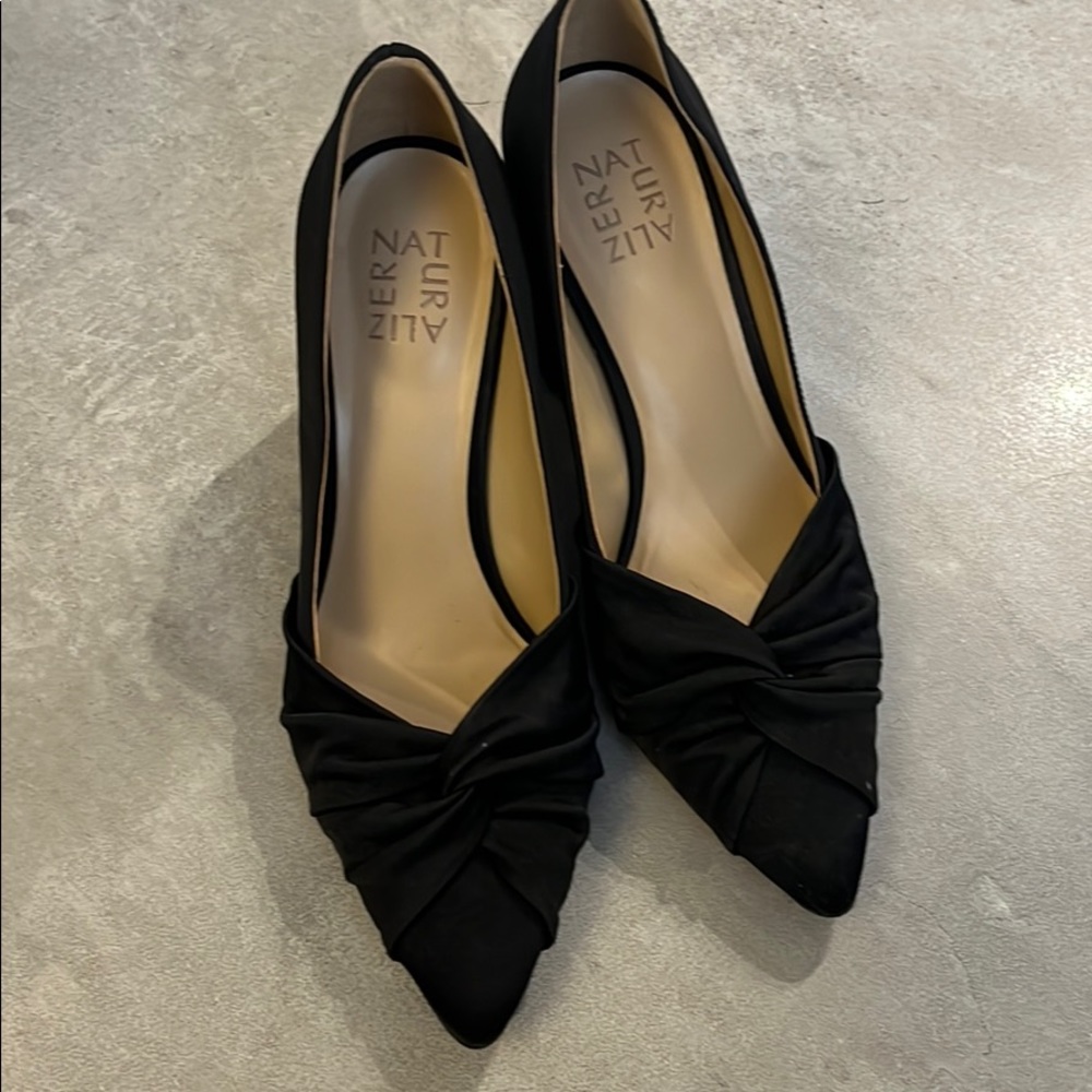 Naturalizer Satin Pumps